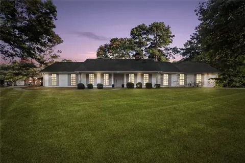 11365 Crossway Ln, Roswell, GA 30075