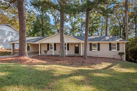 2112 Royal Fox Way, Decatur, GA 30032