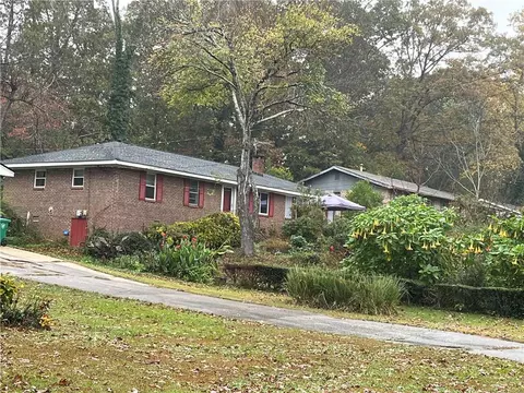 512 Stonewood Dr, Stone Mountain, GA 30087