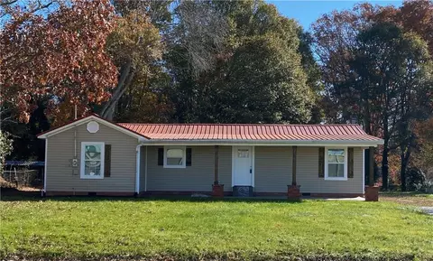 95 Westview Rd, Commerce, GA 30529