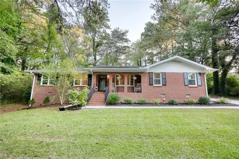9117 Lakeview Dr SW, Covington, GA 30014