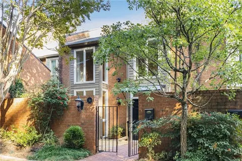 14 Willow Gln NE, Atlanta, GA 30342