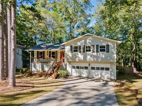 6949 Lakeview Ln, Doraville, GA 30360