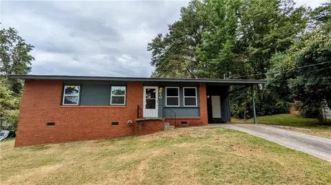 640 Melrose Dr, Forest Park, GA 30297