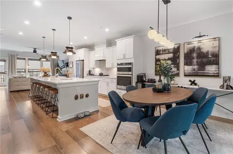 2127 Holtz Ln, Atlanta, GA 30318