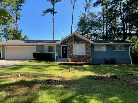 692 Chandler Dr, Lawrenceville, GA 30044