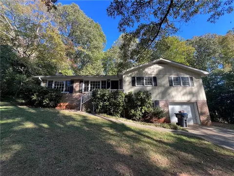 1556 Dogwood Ln, Acworth, GA 30102