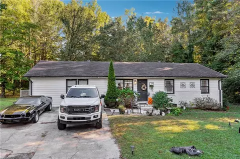 386 Black Oak Ct, Lawrenceville, GA 30046
