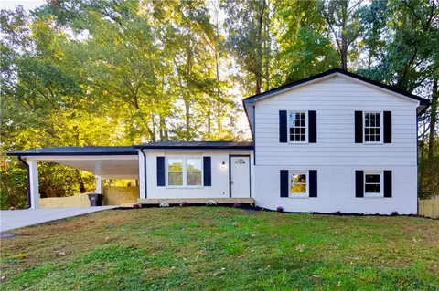 3218 Stanford Cir, Lawrenceville, GA 30044