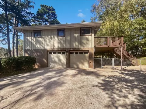 884 E Riverbend Dr SW, Lilburn, GA 30047