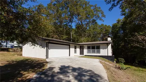 1088 Pine St NE, Conyers, GA 30012