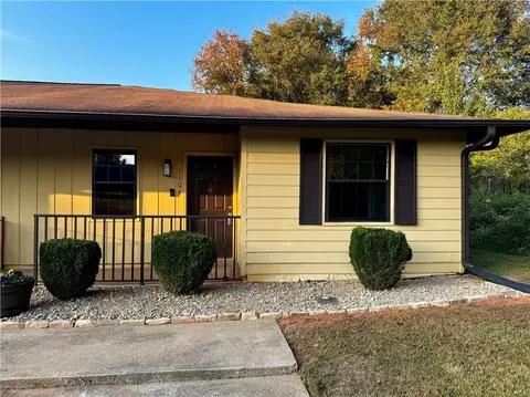 1104 New Horizon St, Powder Springs, GA 30127