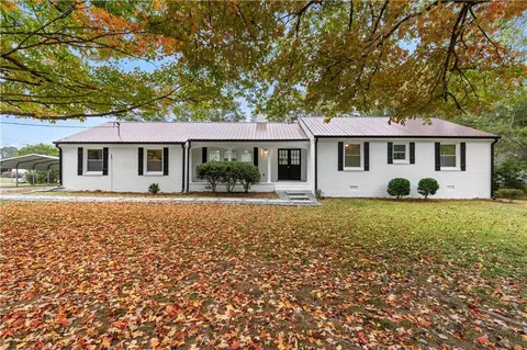 302 S Forest Ave, Social Circle, GA 30025
