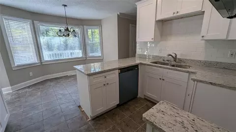 139 Hayes Cir, Rex, GA 30273 photo 7