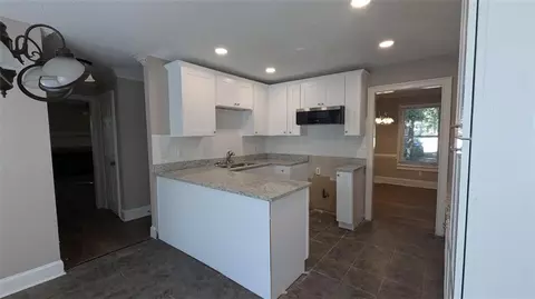139 Hayes Cir, Rex, GA 30273 photo 10