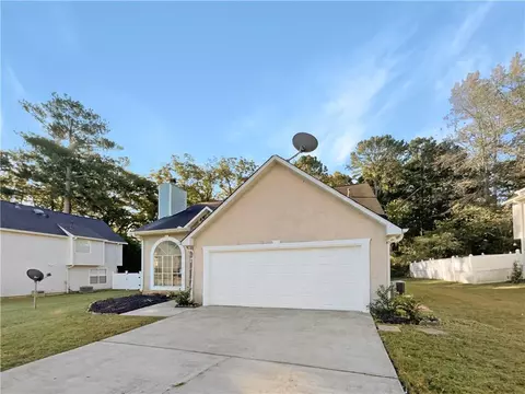 818 River Valley Dr, Jonesboro, GA 30238