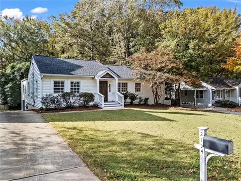 2154 La Dawn Ln NW, Atlanta, GA 30318