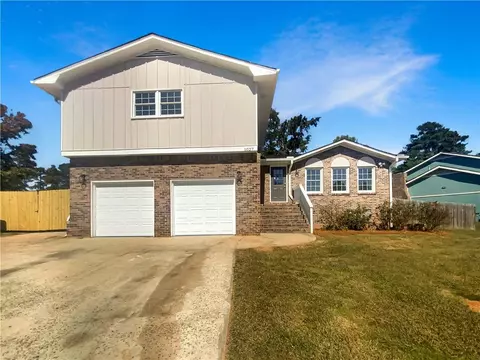 1027 Strawberry Ln, Ellenwood, GA 30294