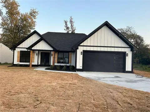7 Camphor Dr, Newnan, GA 30265