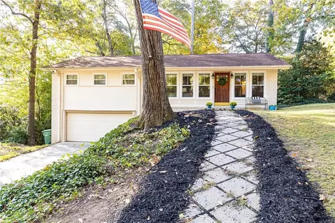 1622 Fernleaf Cir NW, Atlanta, GA 30318