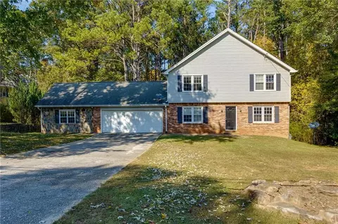 4325 Bending River Trl SW, Lilburn, GA 30047