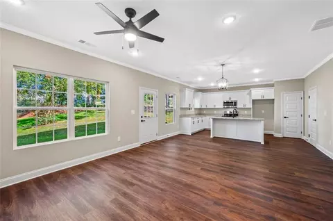 Living - 113 Ivey St, Commerce, GA 30529 photo 1 of 2