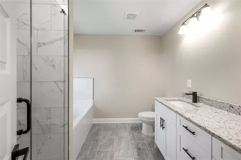 Bath - 113 Ivey St, Commerce, GA 30529 photo 6 of 7