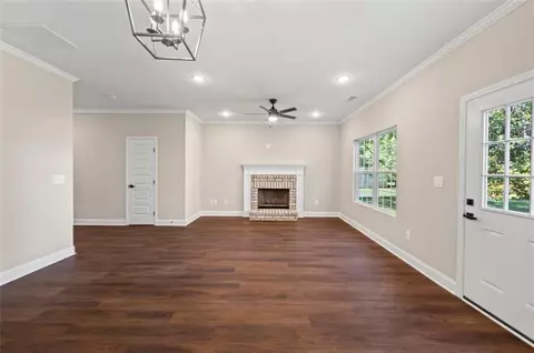 Living - 113 Ivey St, Commerce, GA 30529 photo 2 of 2