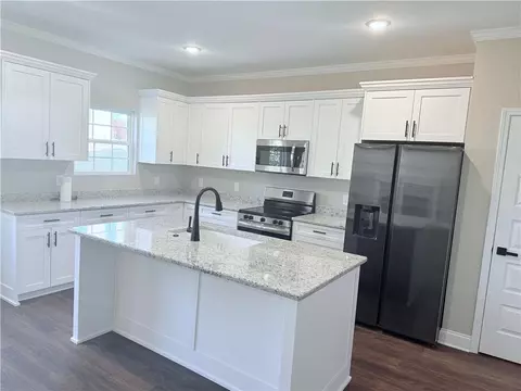 Kitchen - 113 Ivey St, Commerce, GA 30529 photo 2 of 2