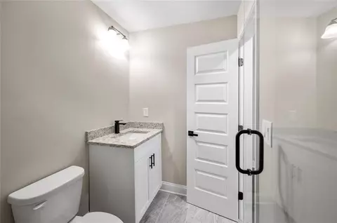 Bath - 113 Ivey St, Commerce, GA 30529 photo 1 of 7