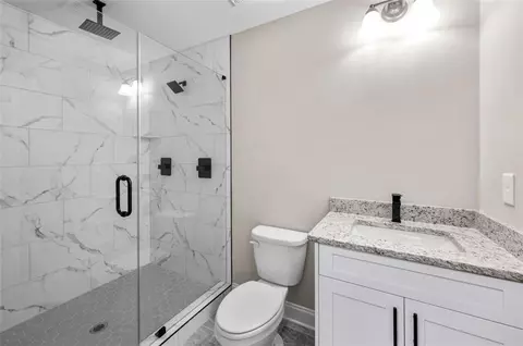 Bath - 113 Ivey St, Commerce, GA 30529 photo 4 of 7