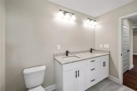 Bath - 113 Ivey St, Commerce, GA 30529 photo 2 of 7
