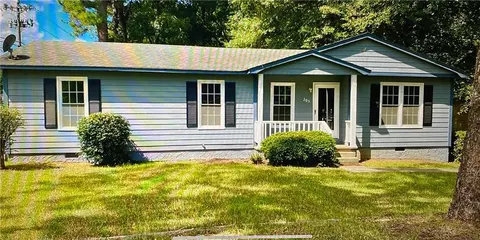 205 Hickory Cir, Carrollton, GA 30116