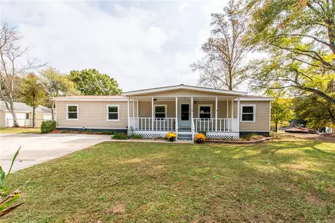 1104 Cave Springs Rd, Douglasville, GA 30134