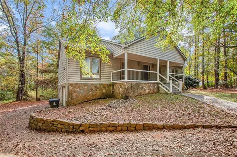 175 Carriage Gate Dr, Sharpsburg, GA 30277