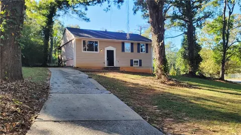4121 Sweetbriar Ln, Forest Park, GA 30297