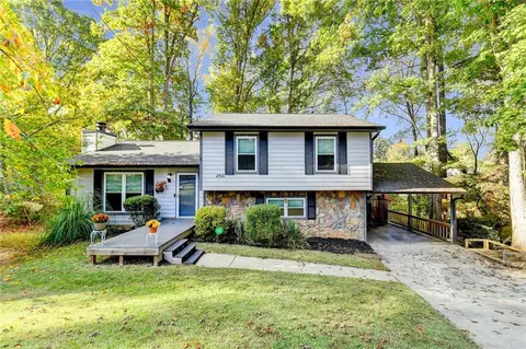 2921 Hillwood Dr, Lawrenceville, GA 30044