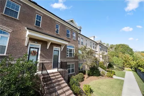 1008 Township Sq, Alpharetta, GA 30022