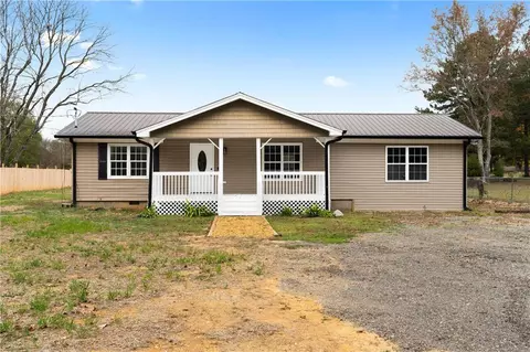 142 Curtis Cir SE, Calhoun, GA 30701