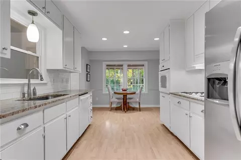 435 Wavetree Dr, Roswell, GA 30075 photo 16