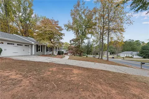 435 Wavetree Dr, Roswell, GA 30075 photo 3