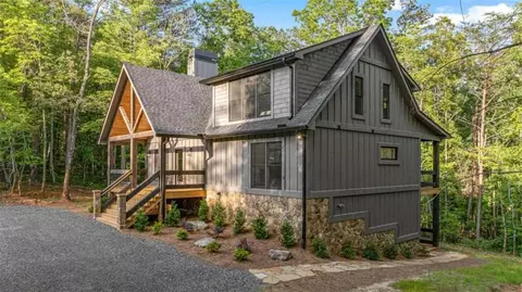 1075 Lees Ride, Mccaysville, GA 30555