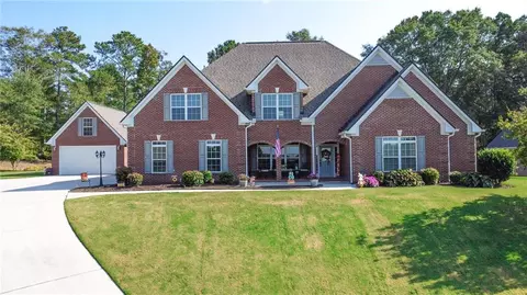 508 Sandy Cove Dr, Loganville, GA 30052