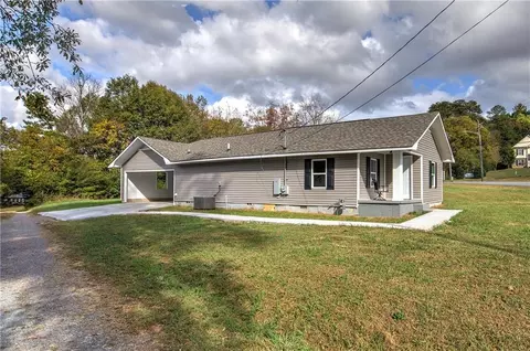 220 Carlton Dr, Rockmart, GA 30153