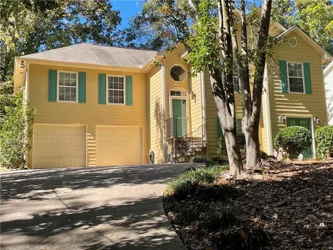 9085 Pine Tree Cir, Gainesville, GA 30506
