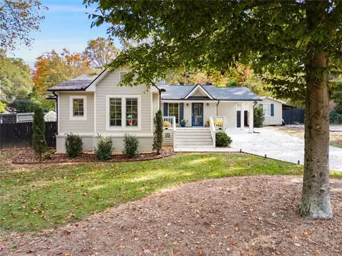2606 Fox Hills Dr, Decatur, GA 30033