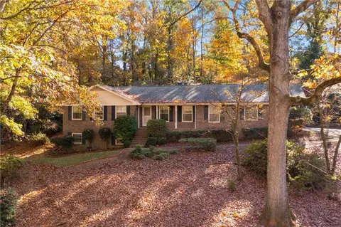 1796 Nottingham Dr, Gainesville, GA 30501