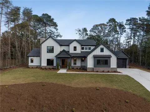 6029 Bluewater Blvd, Gainesville, GA 30506