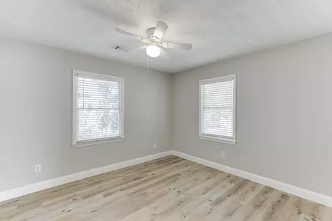 67 E Wright St, Winder, GA 30680 photo 9