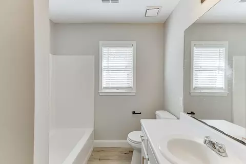 67 E Wright St, Winder, GA 30680 photo 18
